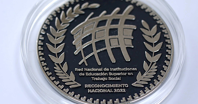 Reconocen su trayectoria en la formación de trabajadores sociales