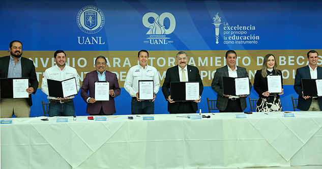Apoyará UANL con becas a estudiantes de 9 municipios de NL