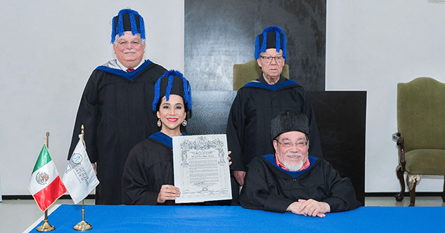 Otorgan a potosina doctorado honoris causa en NL