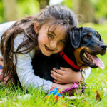 Fomentan perros vínculos de responsabilidad y empatía, sobre todo en los niños