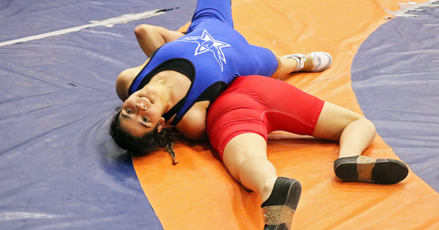 Se bañan de medallas Vaqueros de Prepa 2 en lucha olímpica