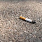 Representan colillas de cigarro 300 mil toneladas de micro plásticos vertidos al medio ambiente al año