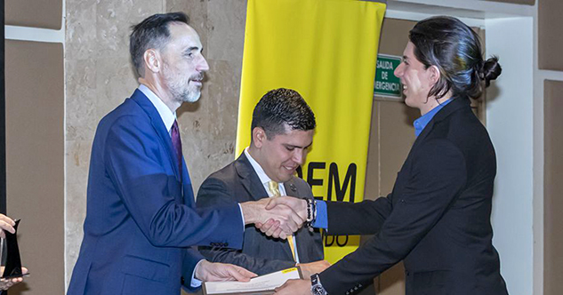 Gradúan a nueva generación de agentes de cambio