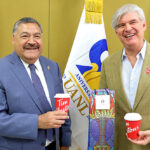 Colaborarán UANL y Tim Hortons a favor de la educación y el deporte