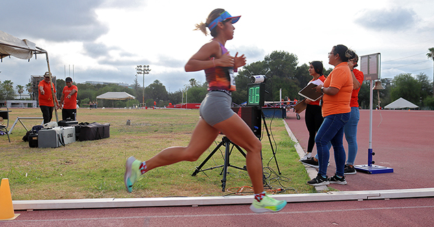 Impone atleta de la UANL record de 100 metros en filtro selectivo