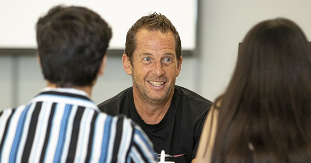 Llega a UDEM Javier Verdura a buscar inspiración e innovación sustentable