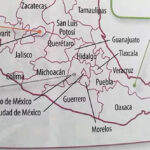 Gobierno federal trastoca la constitución general, la ley de educación elemental y la normatividad en libros de texto