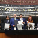 Reconocen a representantes de medios de comunicación, periodistas y comunicadores
