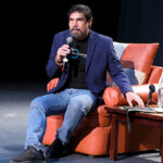 Dialoga Alberto Estrella en UANL sobre posibilidades de expresión del teatro