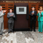Otorga UANL Medalla “Dr. José Eleuterio González” a destacados profesionales de la medicina