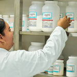 Ofrece UANL atención especializada en su farmacia-escuela