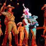 Invitan a bailar en la explanada del Museo de Historia Mexicana