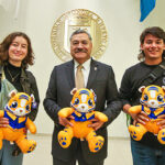 Recibe Santos Guzmán a estudiantes que harán estancia en la UANL