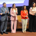 Comparten e inspiran egresadas de excelencia a estudiantes de la UANL