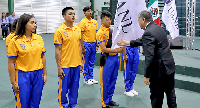Abanderan a deportistas Tigres rumbo a Universiada Nacional