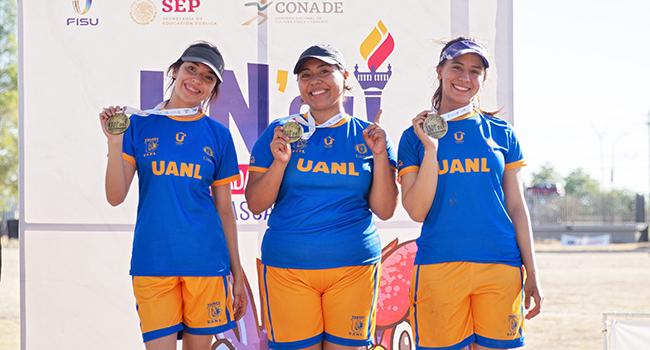 Logran arqueras de UANL medalla de oro en equipo femenil