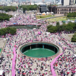 Pintan la Macro de “Rosa” en defensa de la democracia
