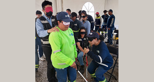 Visita de la Asociación “Veamos con el corazón” en la base Cipres Toluca