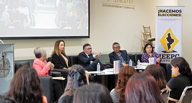 Presentan en FACDYC libro sobre sistema político de NL