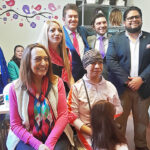 Donan máquinas de coser para pelucas oncológicas