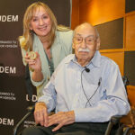 Recibe máximo reconocimiento como exalumna de Comunicación