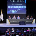 Difunden ciencia entre alumnas de preparatoria con Tecnolochicas