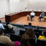 Exponen ideas sobre sistema político y disonancias democráticas