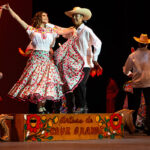 Engalanan con folclor la celebración de los 40 años del Teatro de la Ciudad