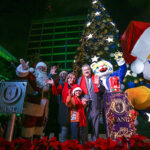 Enciende UANL luz de esperanza con pino navideño
