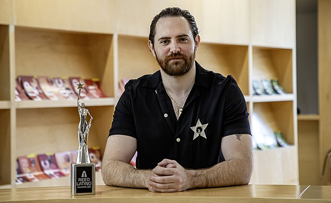 Obtiene cuatro premios internacionales al proyectar imagen política positiva