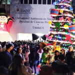 Celebra FCB UANL inicio de fiestas decembrinas con encendido del pino navideño