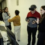 Estudiantes de diseño se centran en usuarios y tecnología avanzada