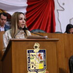 Proponen limitar uso de celular en aulas