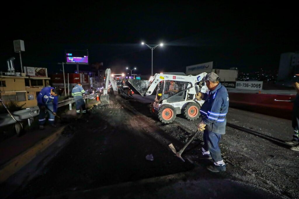 Interviene Monterrey avenidas durante la madrugada para mejorar la vialidad