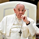 Papa Francisco sufre crisis respiratoria