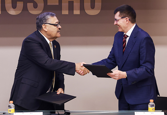 Firma UANL convenio internacional sobre oncología radioterápica