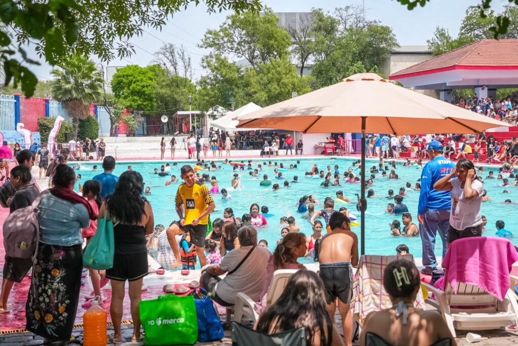 Visitan parques acuáticos de Monterrey mas de 52 mil 900 personas en Semana Santa