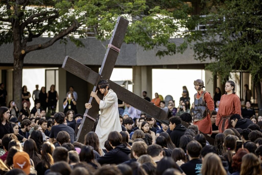 Viacrucis en Prepa UDEM: Reflexión y esperanza en tiempos desafiantes