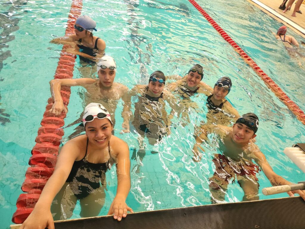 Tiene Prepa 2 destacada participación en Intra de natación UANL 2025