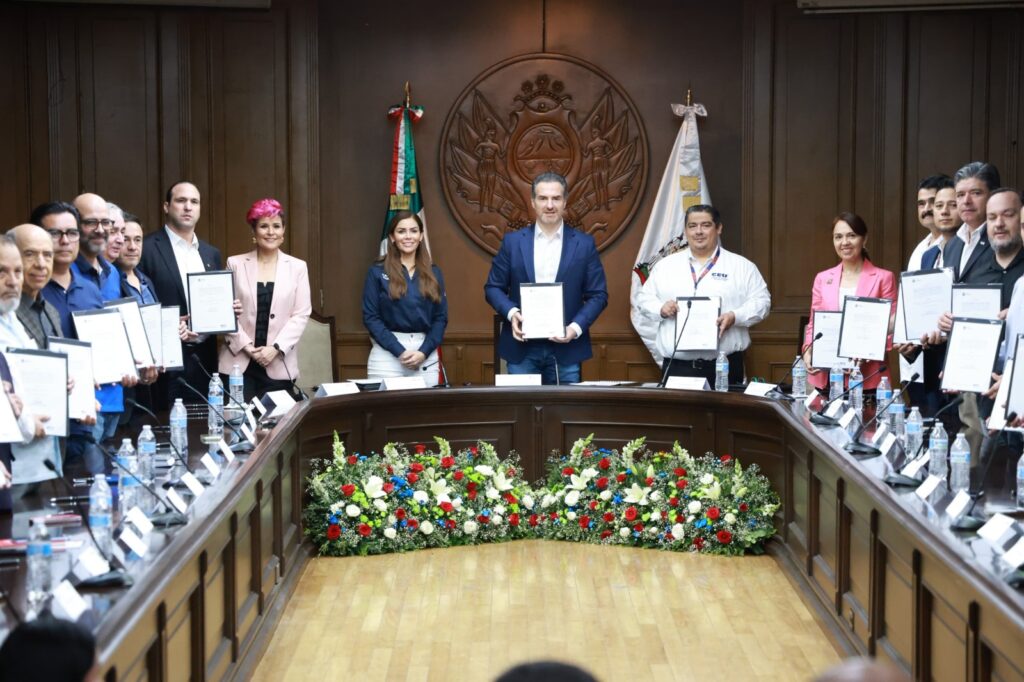 Promueve Monterrey acceso a la educación media y superior a través de convenio de becas