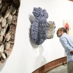 Inauguran exposición “Entramar, desdoblar, plisar” en el Centro de las Artes