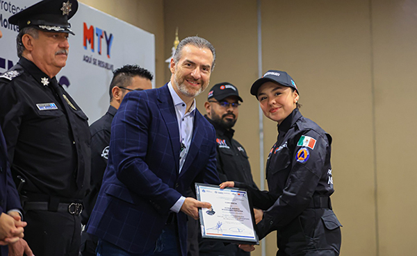 Gradúa Monterrey 30 cadetes de la Primera Academia de Protección Civil en México