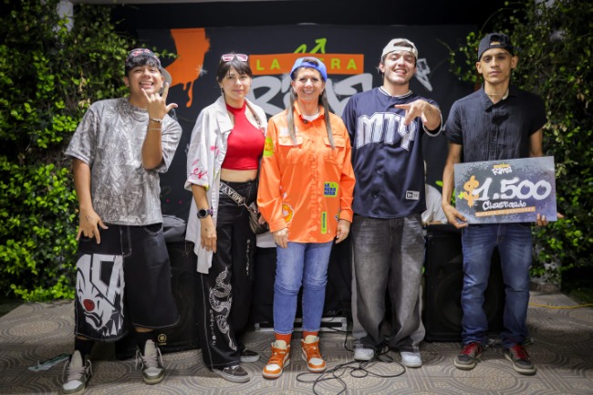 Encabezan Martha Herrera y Mike Lamadrid primera ronda clasificatoria de La Mera Rima