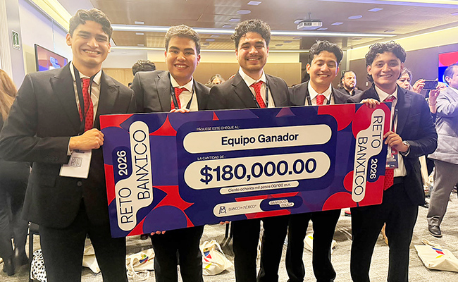 Triunfan estudiantes de UANL en Reto Banxico