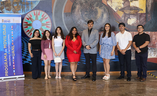 Parten 403 estudiantes UANL a estancias nacionales y extranjeras