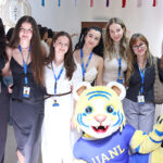 Arriban estudiantes nacionales y extranjeros a campus de la UANL