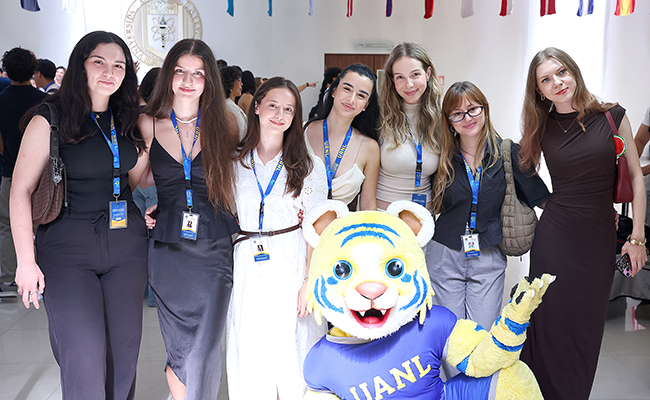 Arriban estudiantes nacionales y extranjeros a campus de la UANL