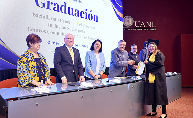 Concluyen bachillerato UANL en centros comunitarios